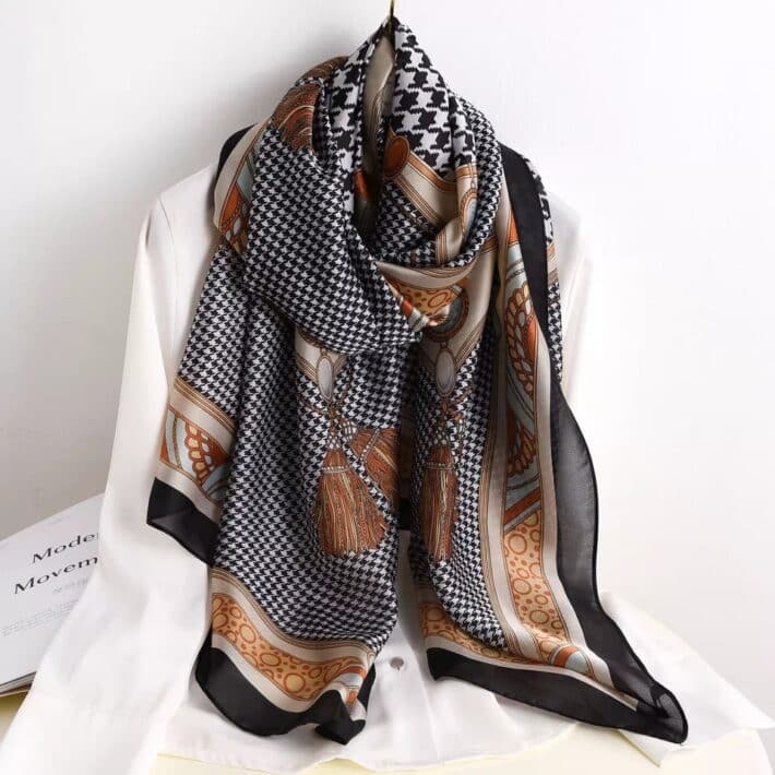 Grand foulard motif classicochic de soie