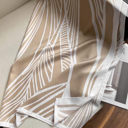 Foulard carré satin de soie mâyâ beige