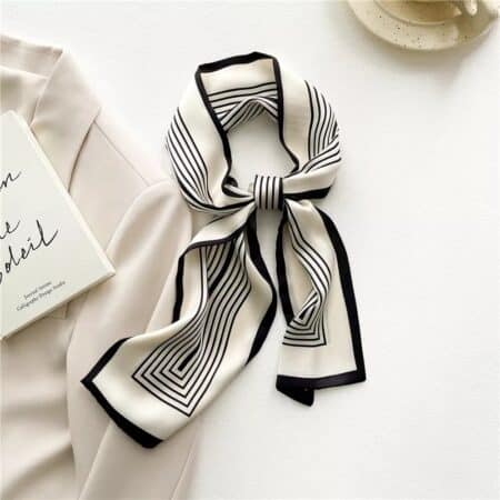 Foulard Fanch rayure blanc et noir rectangulaire de satin doux